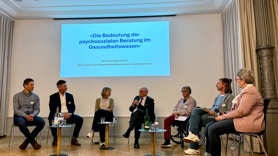 Das Foto zeigt die Teilnehmer des Runden Tisches der Allianz für Gesundheit im Kanton Bern